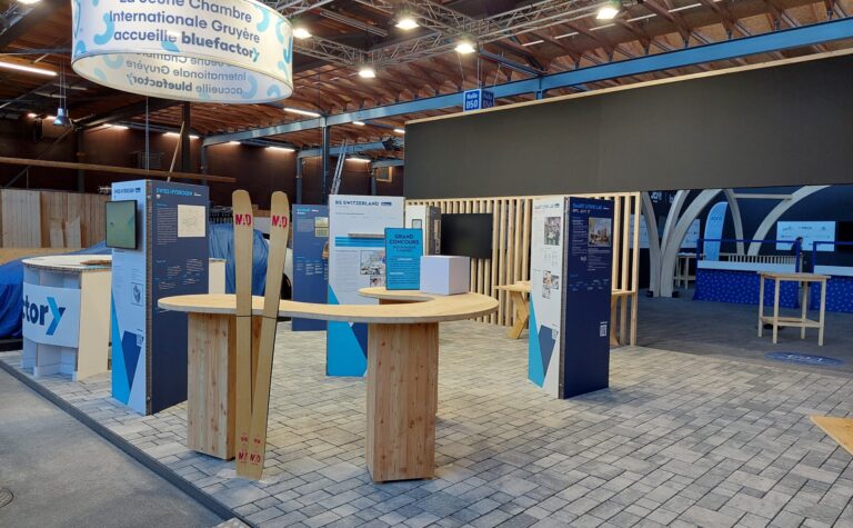 Cloison ECOPANEL, PLV, mobilier et stand d’exposition en carton recyclé et recyclable, naturel, biodégradable, durable, écologique, construction respectueuse de l'environnement avec une réduction d’émission de CO2 considérable, avantageux en termes d'empreinte écologique, solution légère, facile à monter et à transporter, un geste pour la planète, une image éco-responsable, innovante et moderne, en accord avec les valeurs écologiques, non à la pollution en plastique